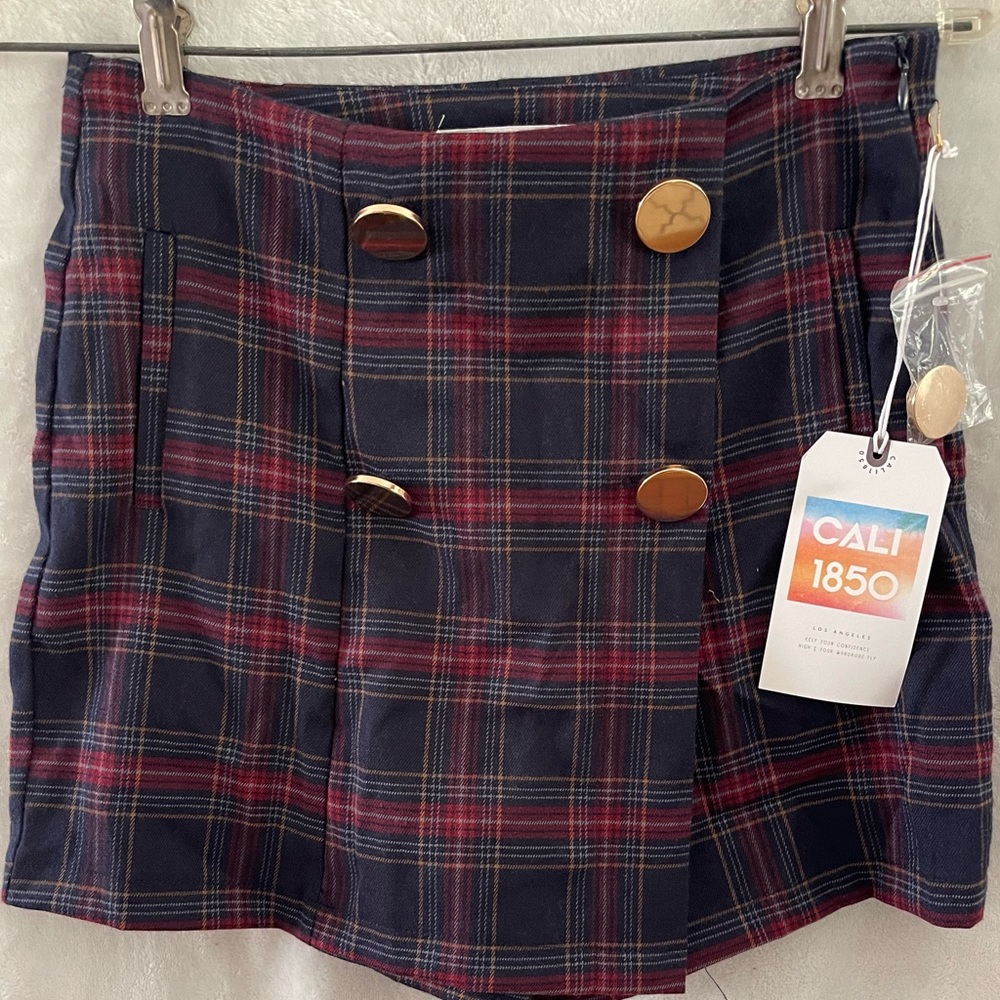 NWT Juniors Small plaid pleaded skirt.